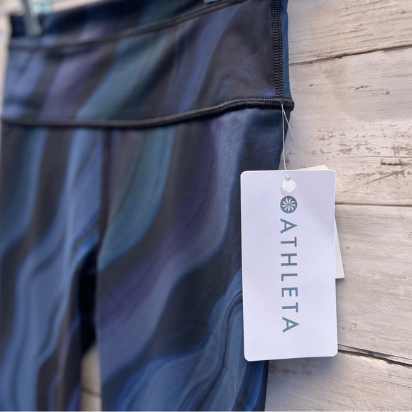 NEW Size XS Athleta Accelerate Geode Crop Blue High Rise Capri Leggings - Picture 3 of 10